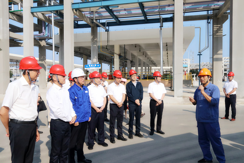 福建省政協(xié)副主席張國旺一行到海泉化學開展調研.jpg
